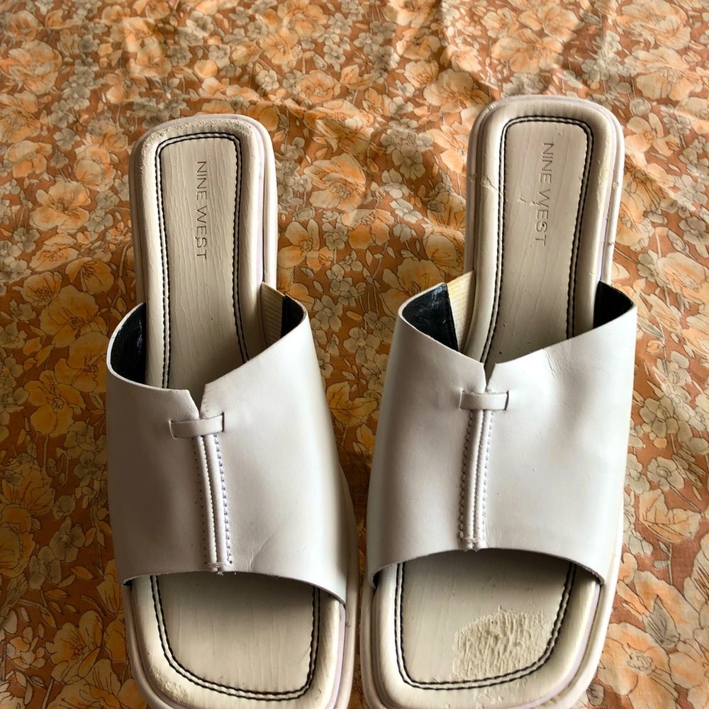 Nine West white shoes size 8m